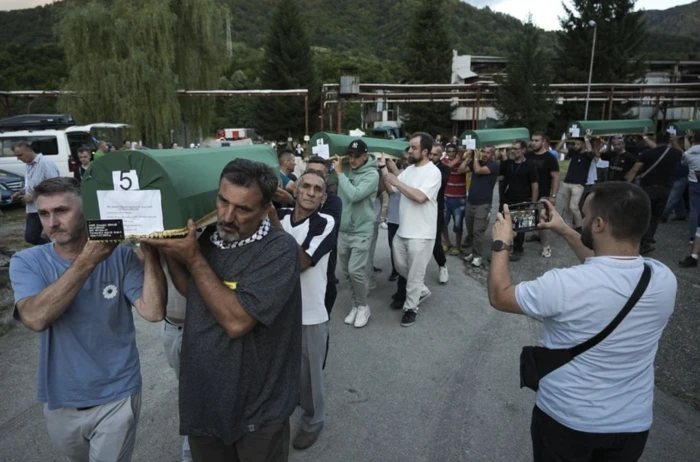 Srebrenitsa katliamının 30. yıl dönümü! 7 kurbanın cenazesi anıt mezarlıkta