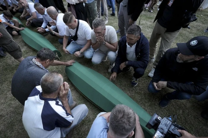 Srebrenitsa katliamının 30. yıl dönümü! 7 kurbanın cenazesi anıt mezarlıkta