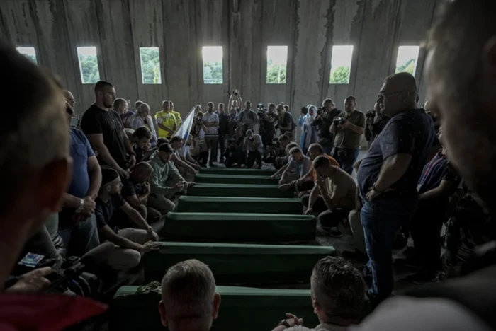 Srebrenitsa katliamının 30. yıl dönümü! 7 kurbanın cenazesi anıt mezarlıkta
