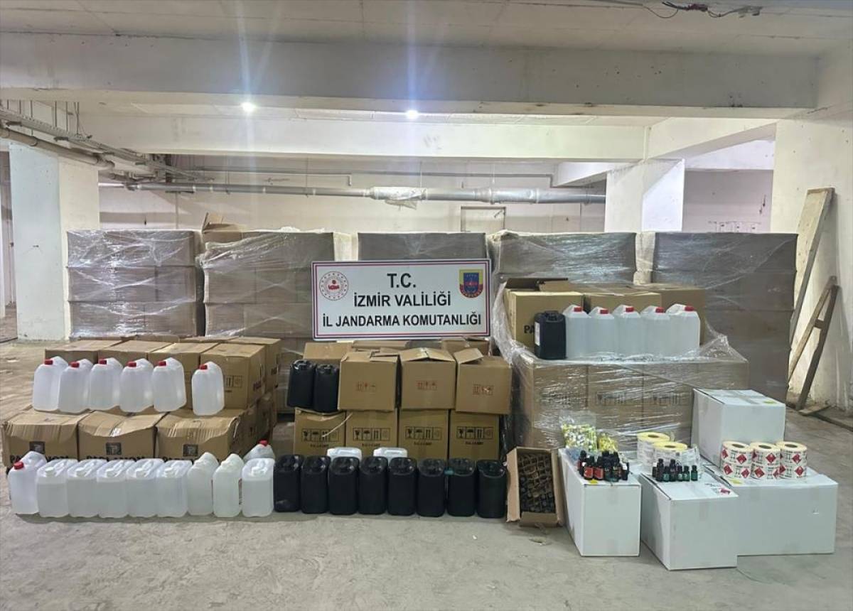 İzmir'de Kaçakçılık Operasyonu: 7 Ton Etil Alkol Ele Geçirildi