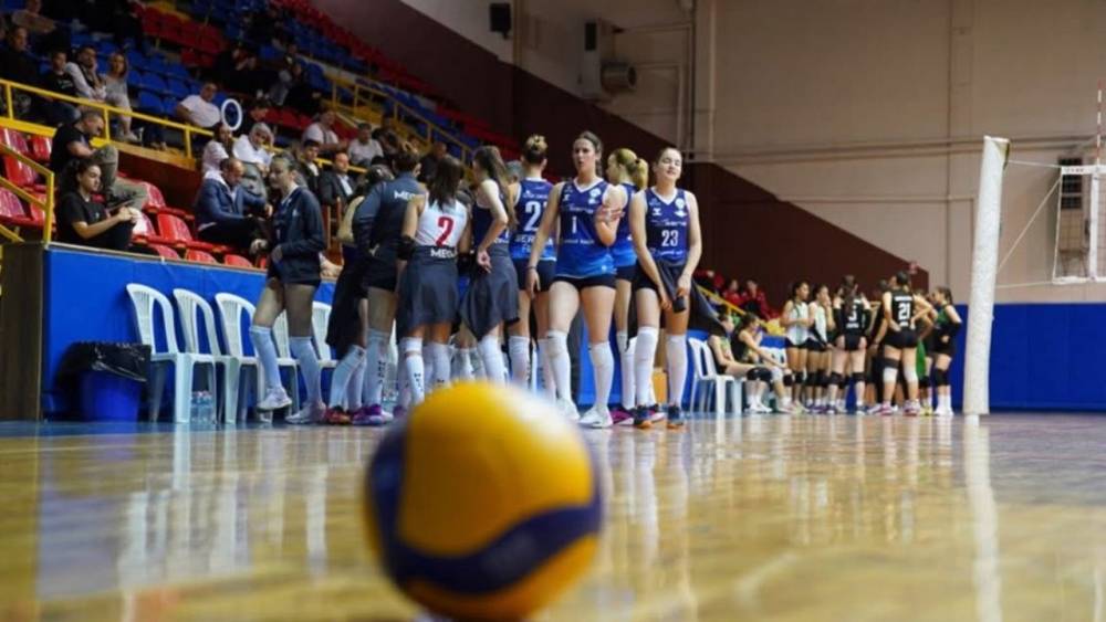 Isparta'da Yıldız Kızlar Voleybol Yarı Finalleri Başladı