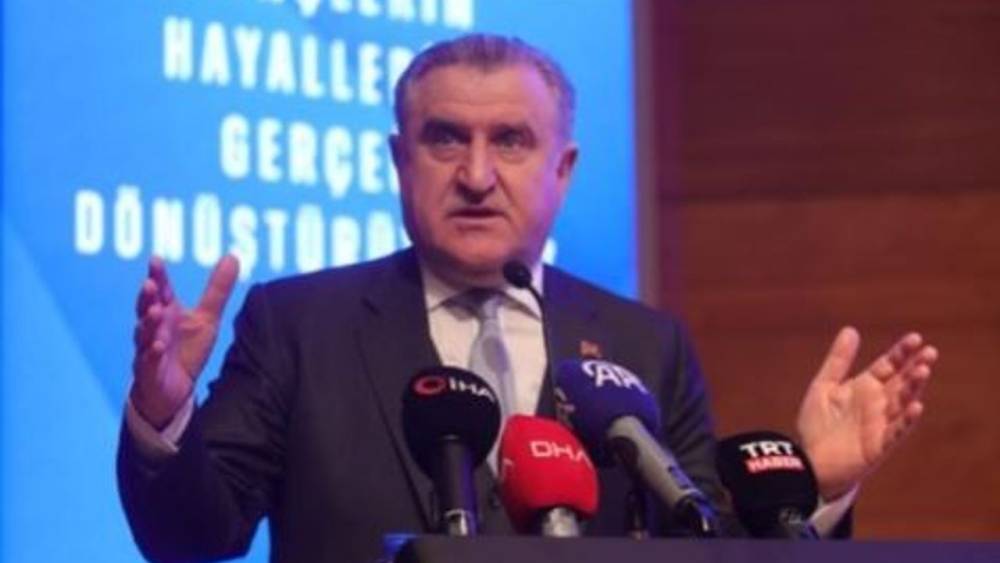 Sarıyer ve Vanspor’a Bakan Bak’tan Tebrik Mesajı