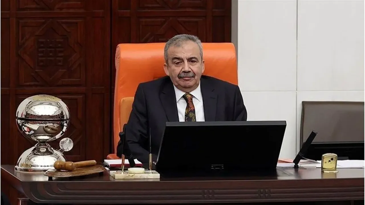 Sırrı Süreyya Önder öldü! Yeni Gelin Dünyasına Dikkat Çeken Yenilikler