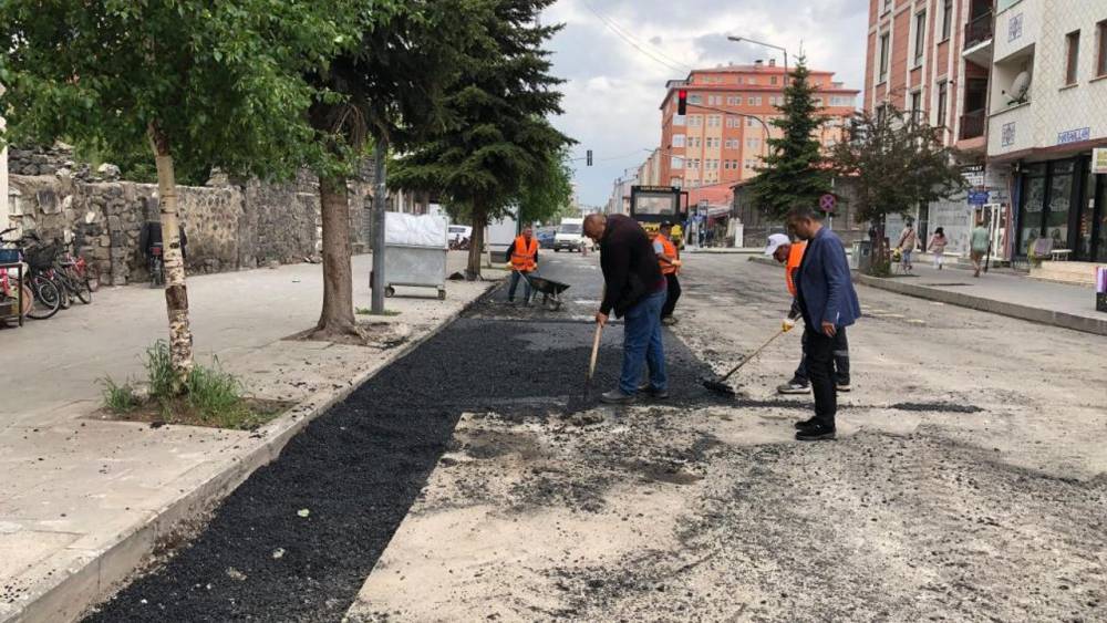 Kars'ta Yol Çalışmaları Hız Kazandı