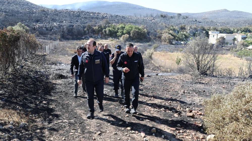 Çeşme'deki Orman Yangınına Yoğun Mücadele Devam Ediyor