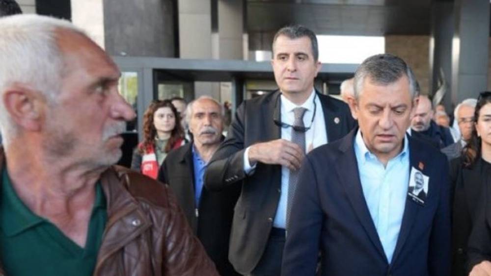 Özgür Özel'e Tokatlı Saldırı! 