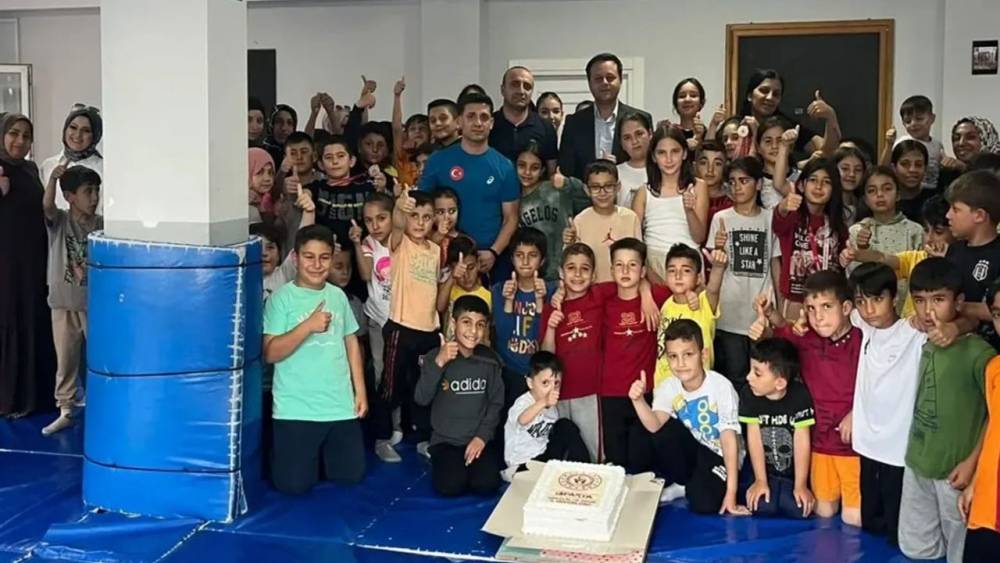  Yeni Antrenman Salonu Sporculara Moral Verdi 