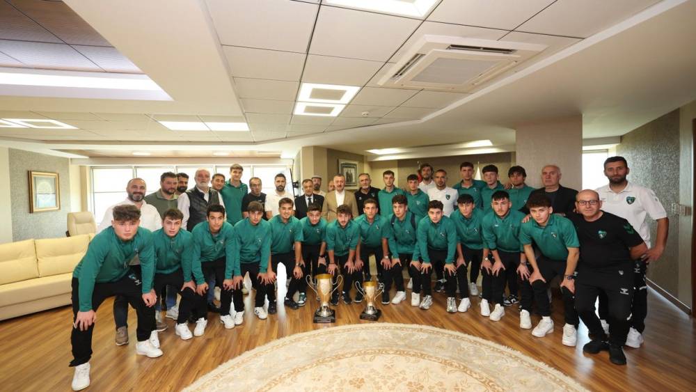 Kocaelispor'un U19 Takımından Şampiyonluk Ziyareti