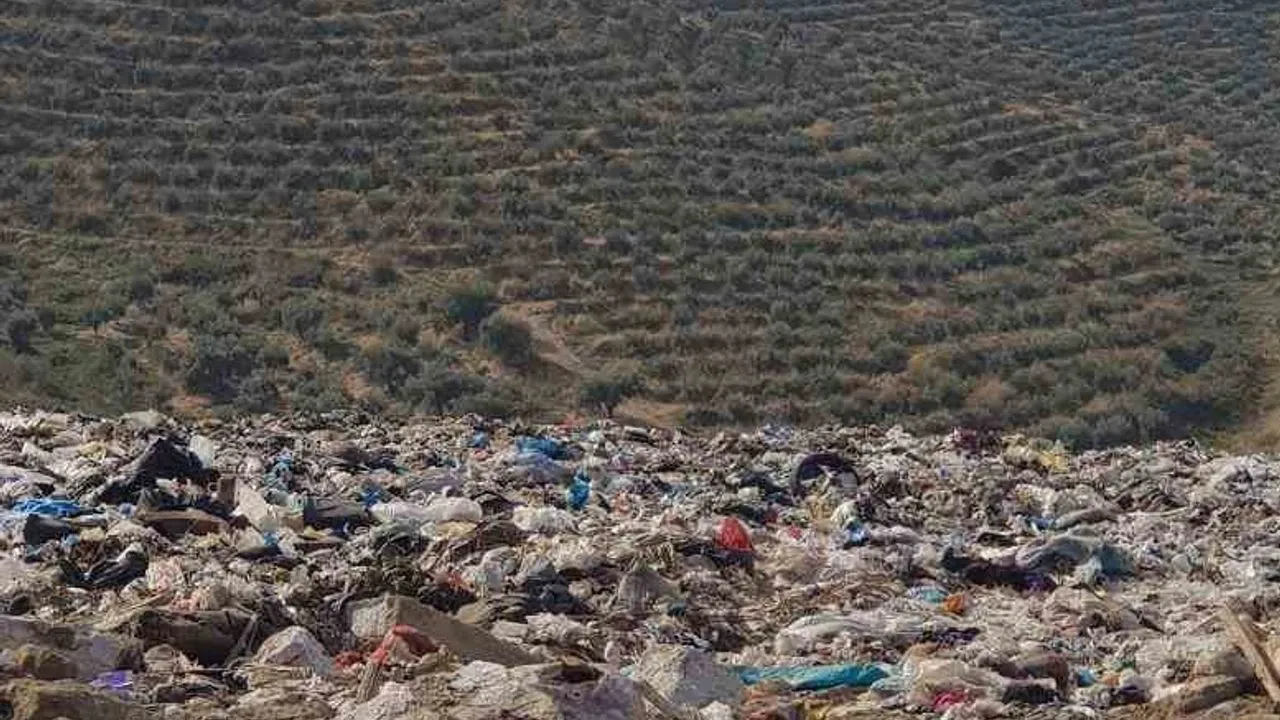  İzmir Belediyesi Vahşi Depolama Nedeniyle Cezalandırıldı 