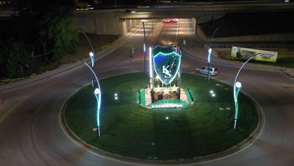 Kocaeli'de Kocaelispor Temalı Kavşak Çalışmaları Devam Ediyor