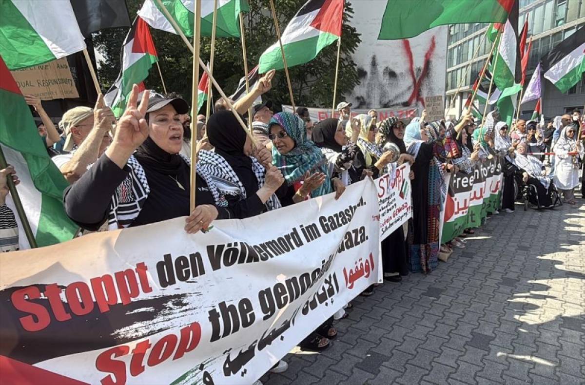 Berlin'de Filistin'e Destek Gösterisi ve İsrail Aleyhine Sloganlar
