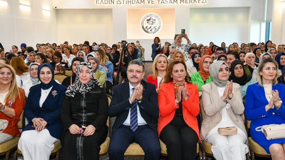 Anneler Günü’nde Annelere Vurgu