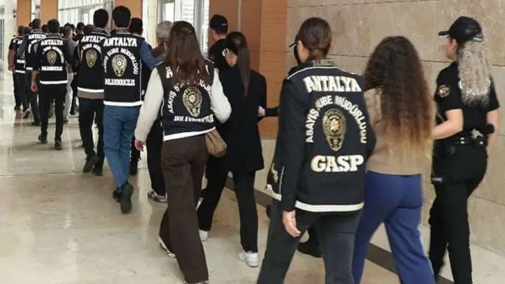 Antalya'da Fuhuş Operasyonu: 8 Gözaltı!