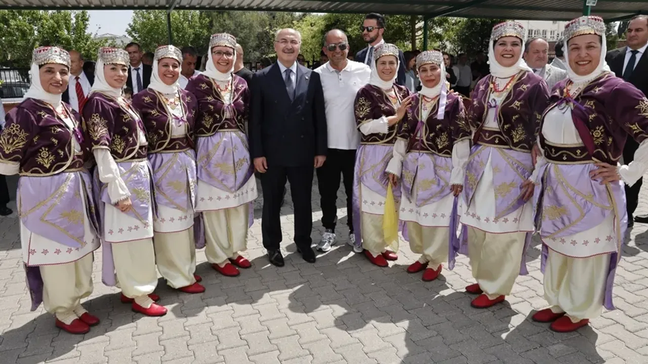  Aile Değerleri Vurgusu: Anneler Günü Etkinliği Adana'da Yapıldı 
