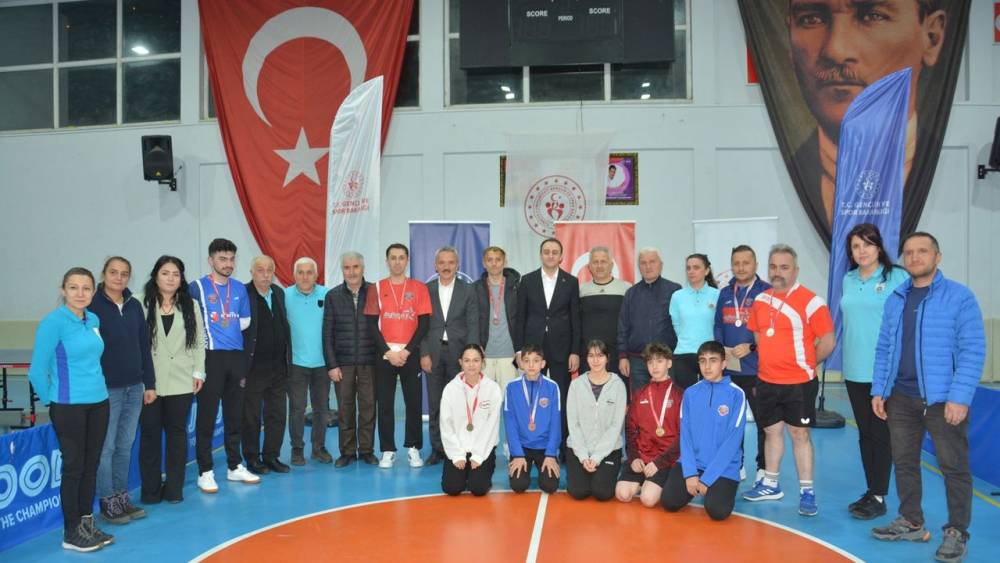  Şalpazarı'nda Heyecan Dolu Masa Tenisi Turnuvası 