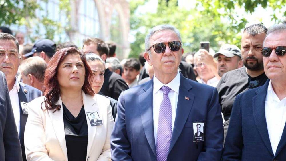  Ferdi Zeyrek Son Yolculuğuna Uğurlandı 