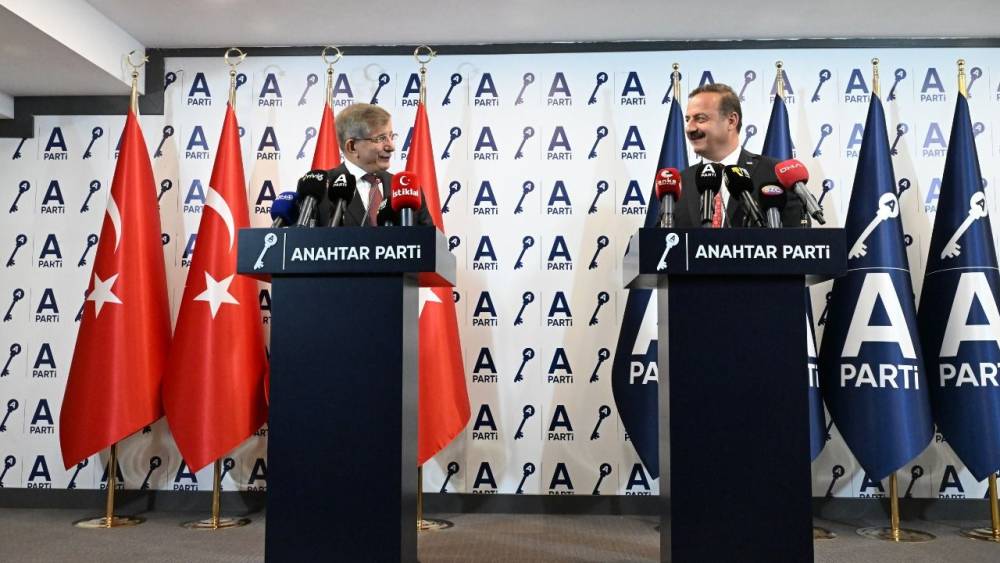 Başbuğ Türkeş’in Kabrinde Yaşanan Tartışmalar