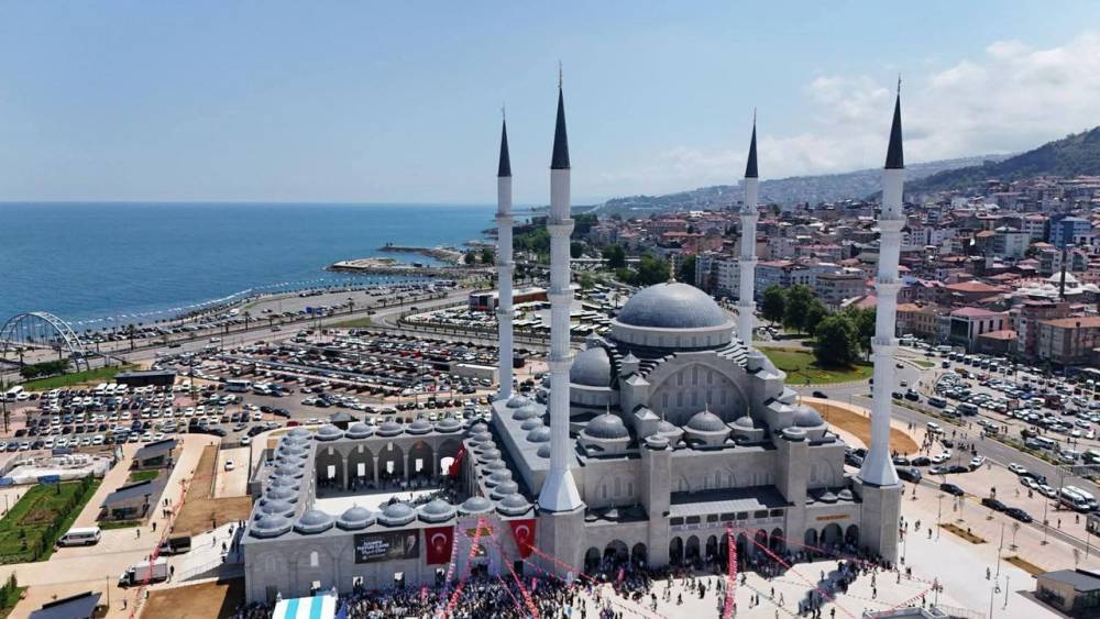  Trabzon'da Yeni Bir İba­det Merkezi Açıldı 