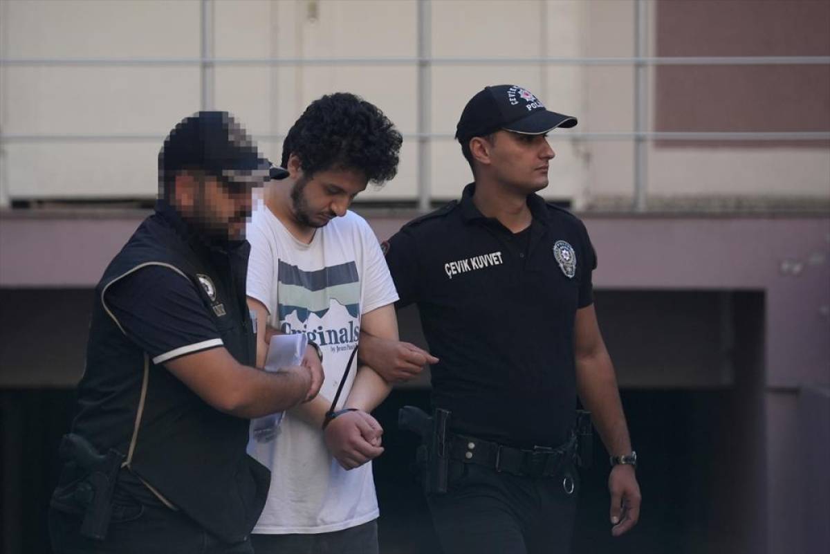 İzmir'de polis merkezine silahlı saldırı düzenleyen saldırgan ve 6 şüpheli tutuklandı