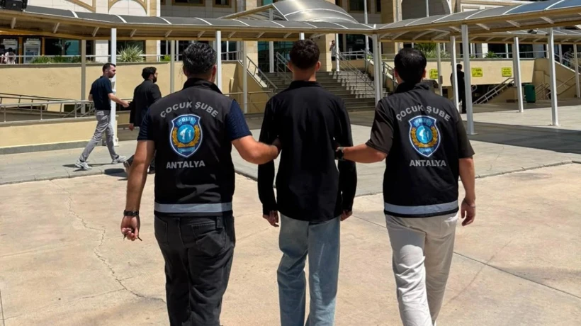 &ldquo;12&rsquo;den Sonra Antalya&rsquo;da Devlet Biziz&rdquo; Paylaşımına Soruşturma: 17 Yaşındaki Gen&ccedil; Adli Kontrolle Serbest
