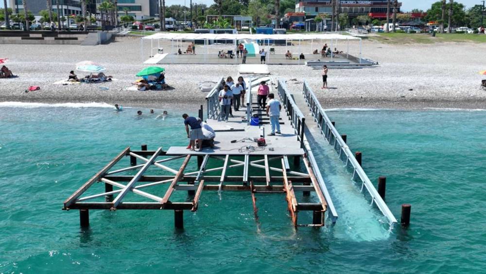 Antalya'da Engelsiz Plaj Hazırlıkları Sürüyor