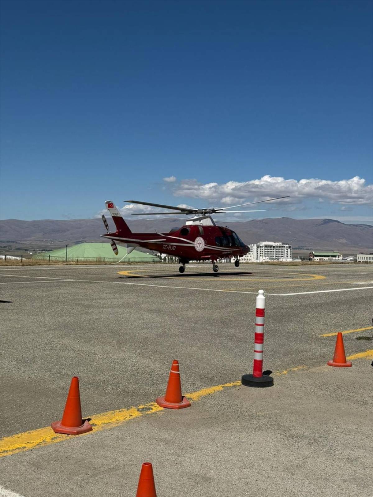 Erzurum'da ambulans helikopter kalp krizi geçiren hasta için havalandı