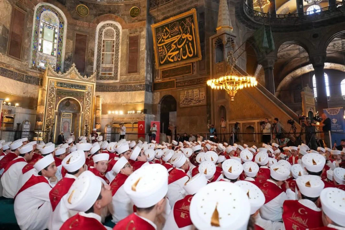 15 Temmuz Şehitlerimize 253 Hatim ile Ayasofya&rsquo;da Dualar Y&uuml;kseldi