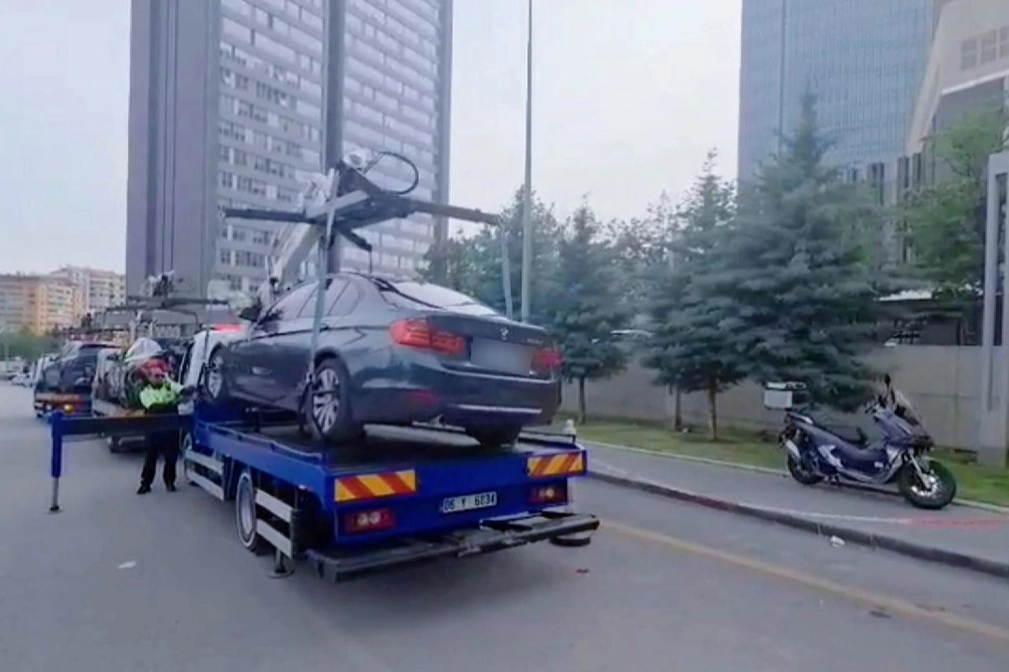Ambulansa yol vermeyen konvoya ceza! 