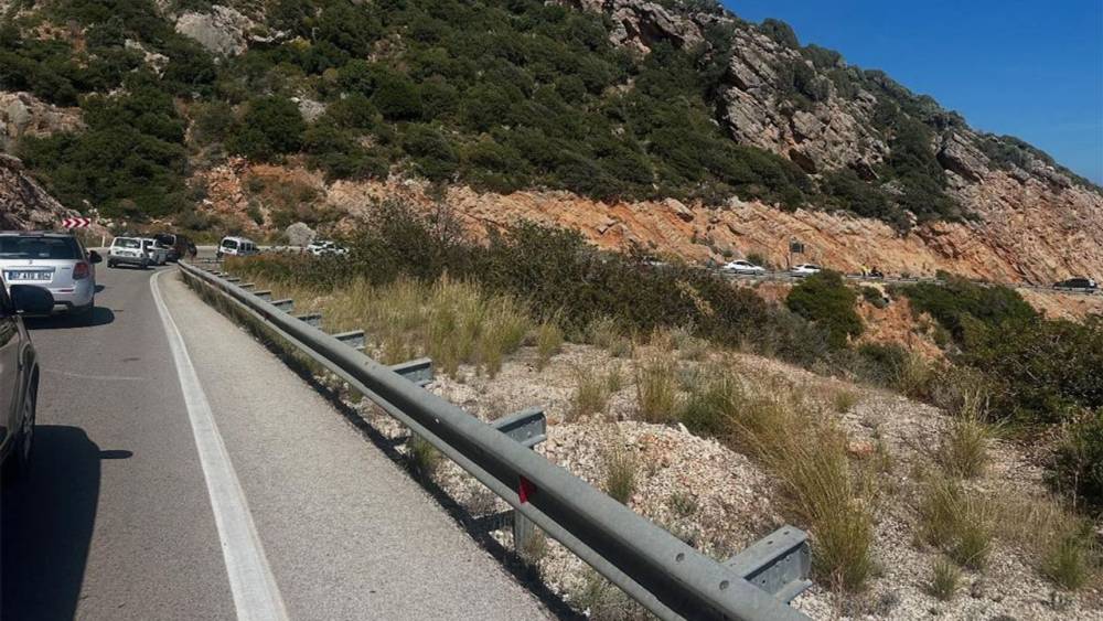 Antalya'da Trafik Kazası: Yol Kapalı!
