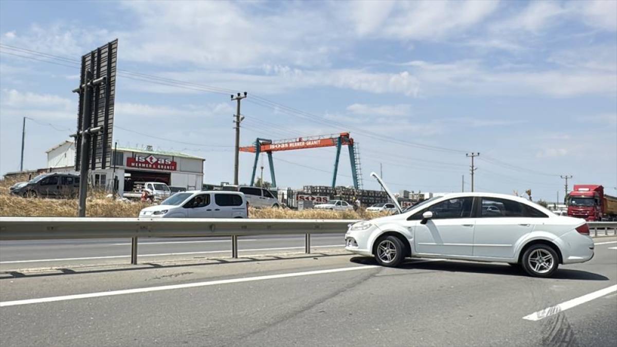 Edirne'de otomobil ile SUV tipi aracın çarpıştığı kazada 6 kişi yaralandı