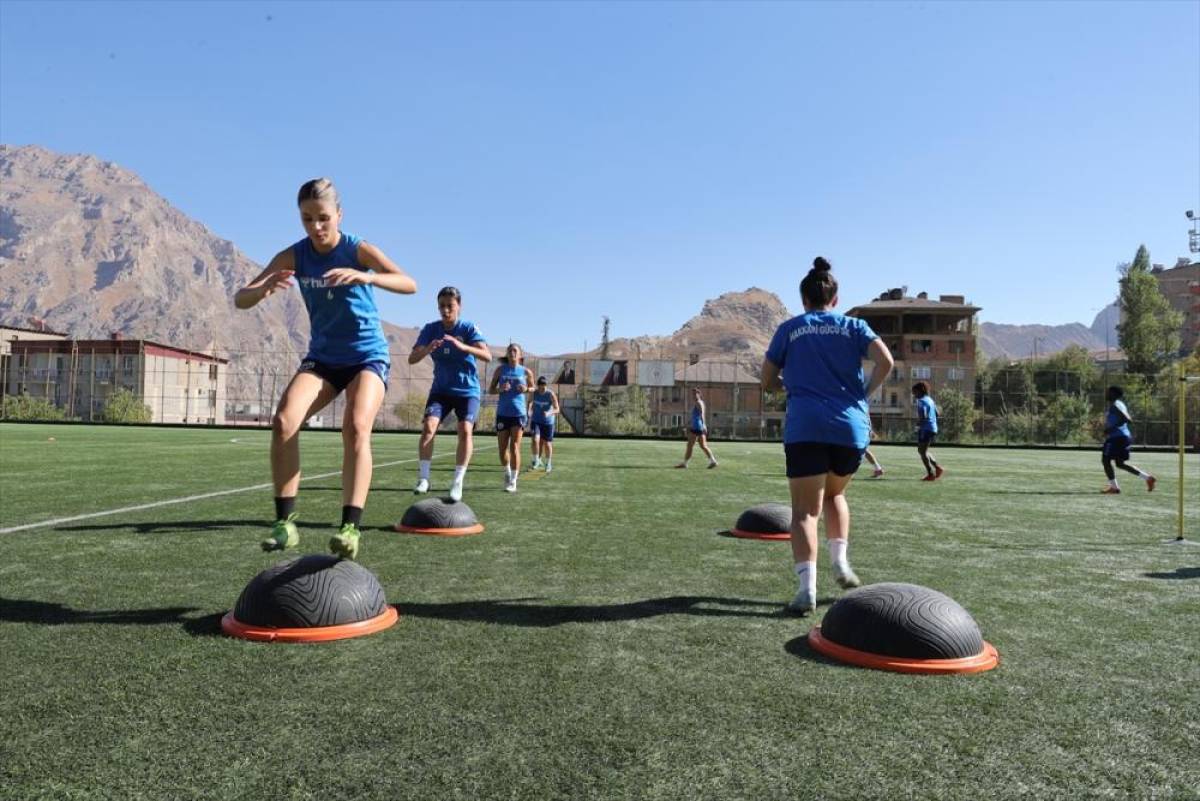 Hakkarigücü Kadın Futbol Takımı yeni sezona iddialı hazırlanıyor