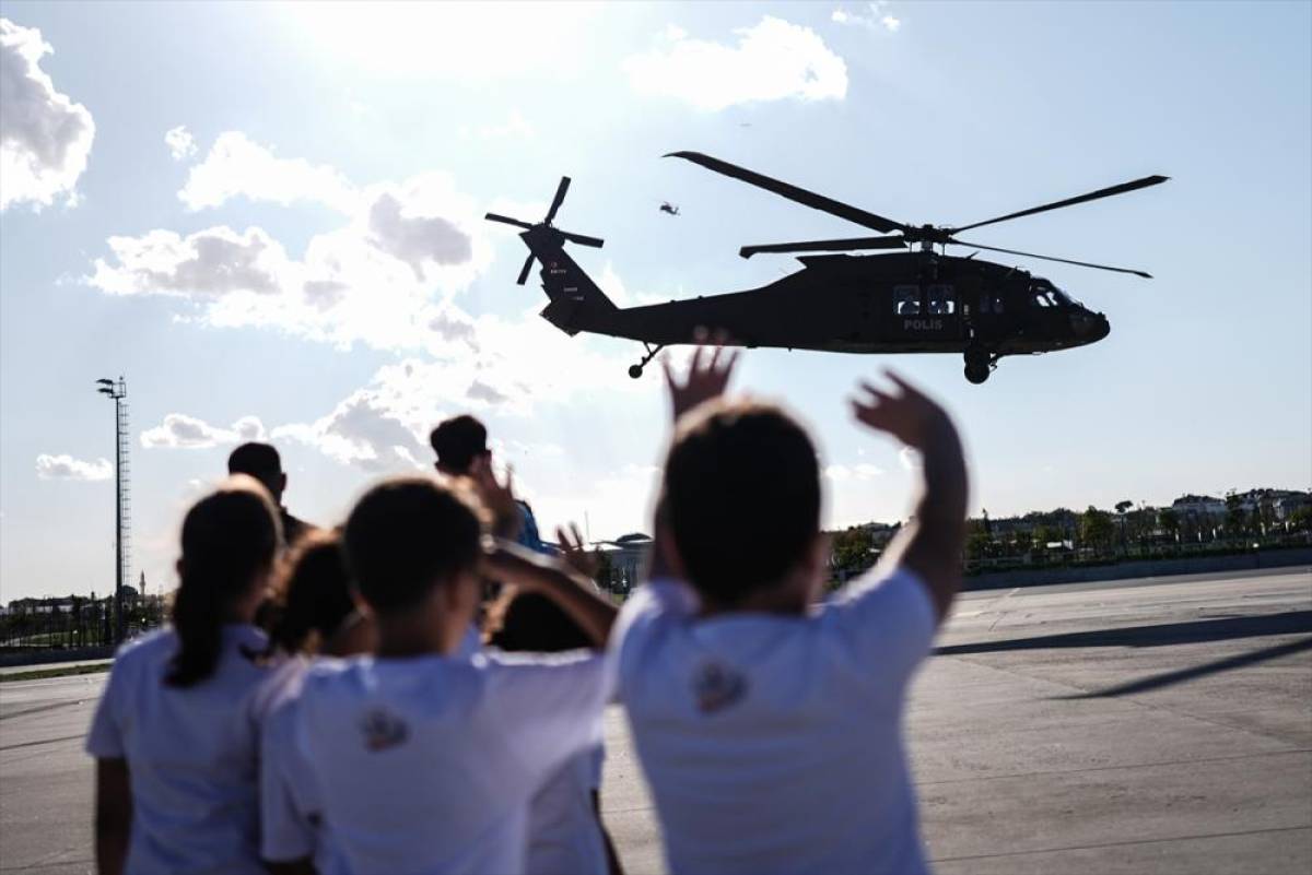 TEKNOFEST’te öğrenciler ilk kez helikopter deneyimi yaşadı