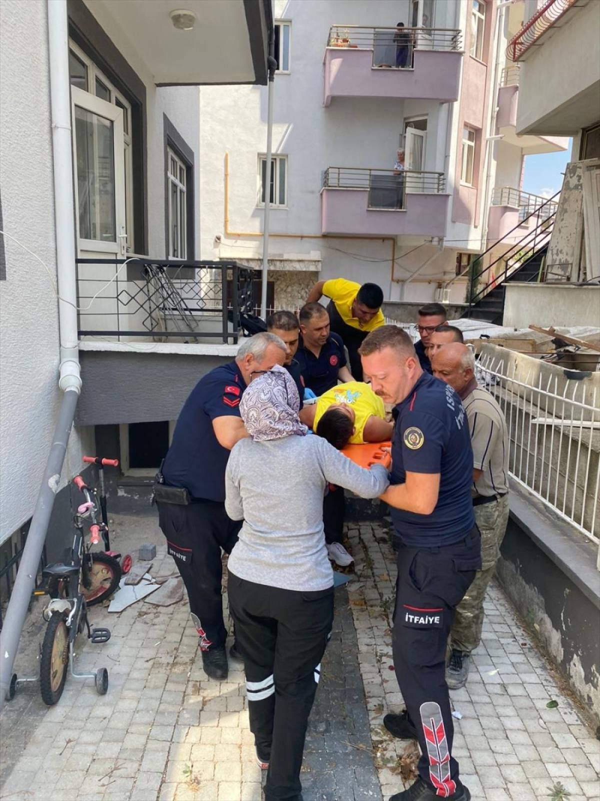 Isparta'da bacağına demir korkuluk saplanan 12 yaşındaki çocuk yaralandı