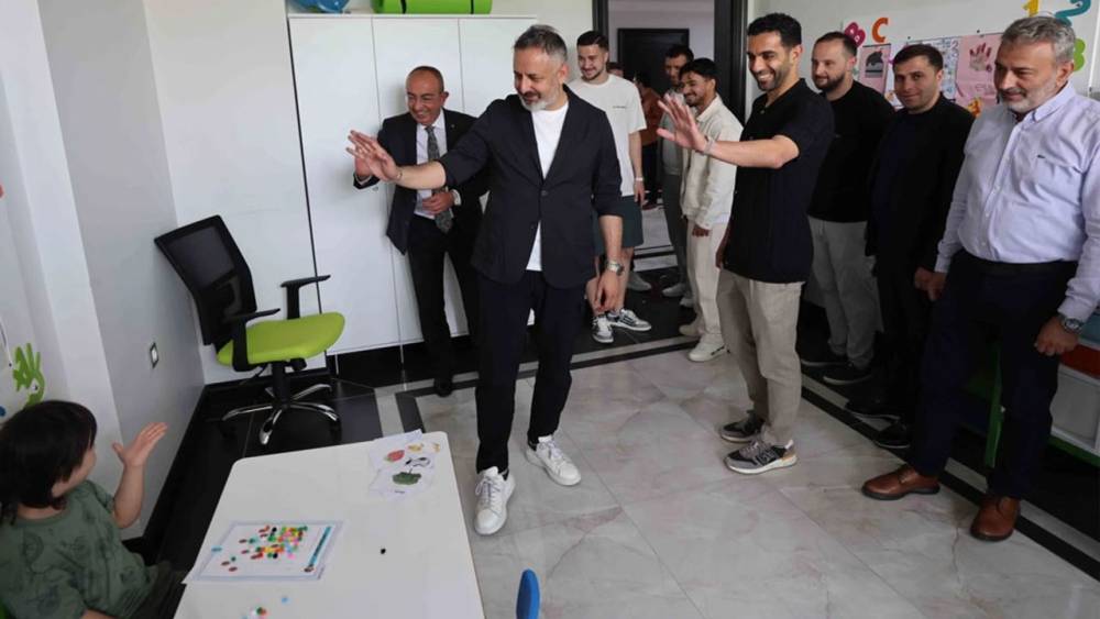 Konyaspor'dan Down Sendromlu Çocuklara Anlamlı Ziyaret