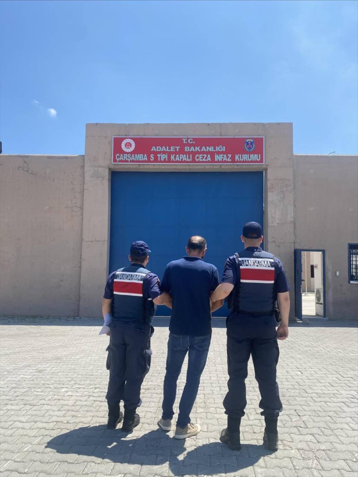 Samsun'da 10 yıl kesinleşmiş hapis cezasıyla aranan firari hükümlü yakalandı