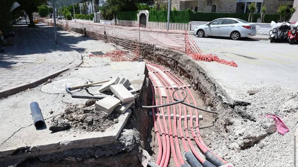 Kemer'de Elektrik Hatları İçin Kazı Çalışmaları Başladı