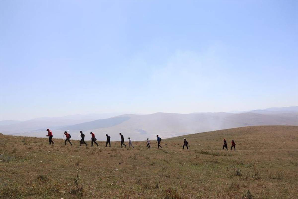 Ardahan'da 30 Ağustos Zafer Bayramı dolayısıyla tarihi tabyaya yürüyüş düzenlendi
