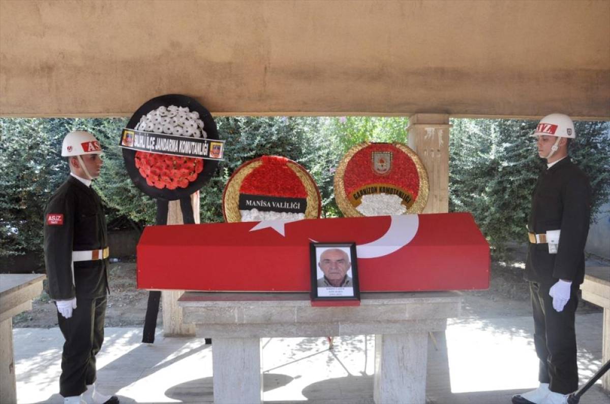 Kıbrıs gazisi Aziz Kara Manisa'da son yolculuğuna uğurlandı