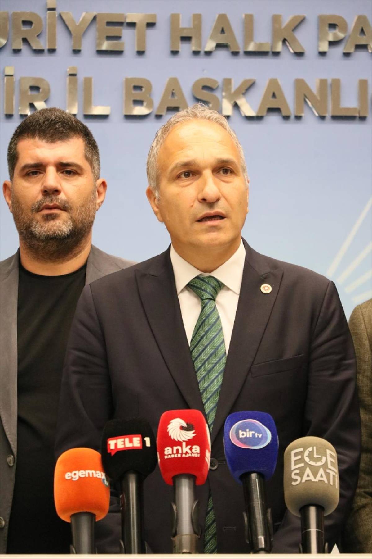 CHP Genel Başkan Yardımcısı Özçağdaş, İzmir'de basın toplantısı düzenlendi: