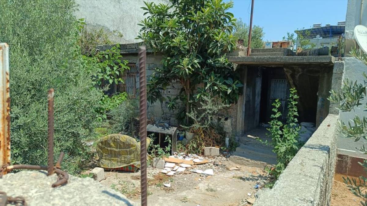 Adana'da oğlu tarafından sopayla darbedildiği iddia edilen kadın hayatını kaybetti