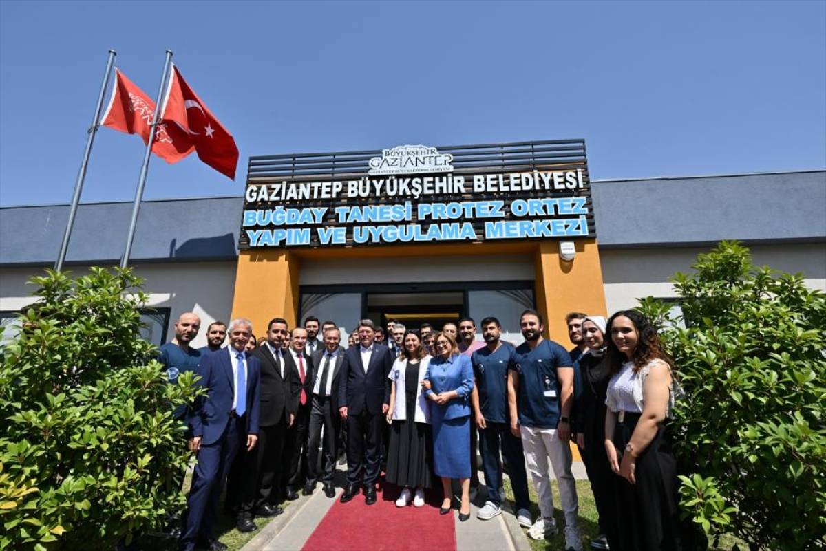 Adalet Bakanı Tunç, Gaziantep'te ziyaretlerde bulundu