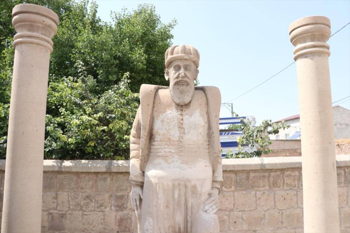 Mimar Sinan'ın doğup büyüdüğü mahallede tahrip edilen heykeli onarıldı
