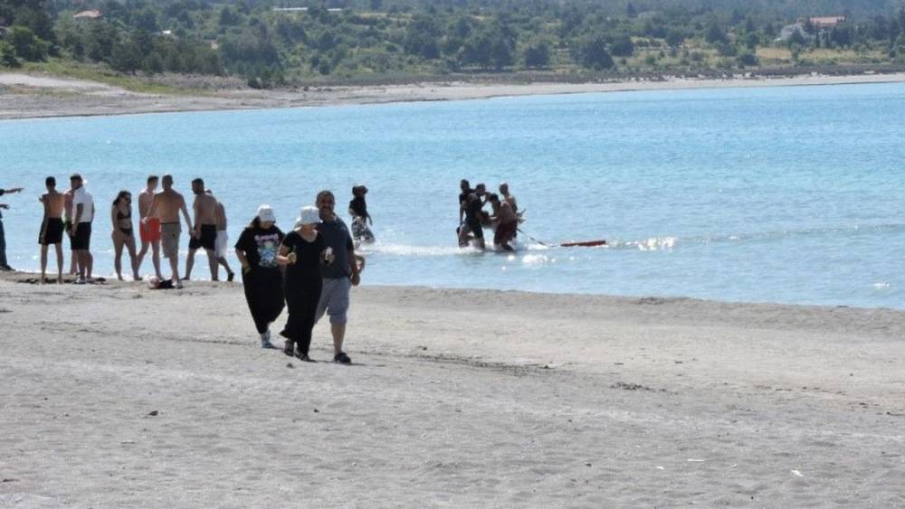 Salda Gölü Boğulma Tehlikesi Geçiren Gence sahne olsu