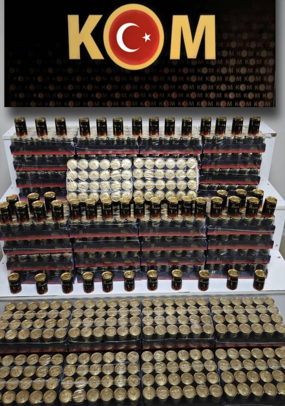 Kırşehir'de bir depoda 1344 kaçak ürün ele geçirildi