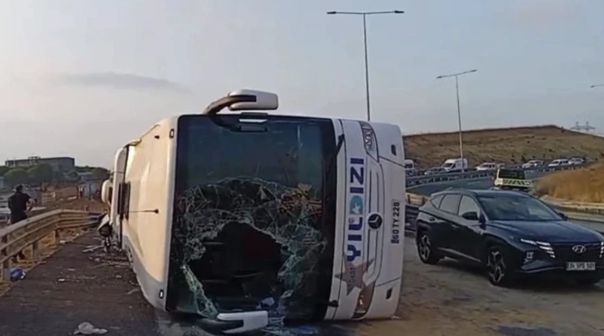 3 can kaybı, 20 yaralı: Kuzey Marmara Otoyolu'nda virajı alamayan yolcu otobüsü devrildi