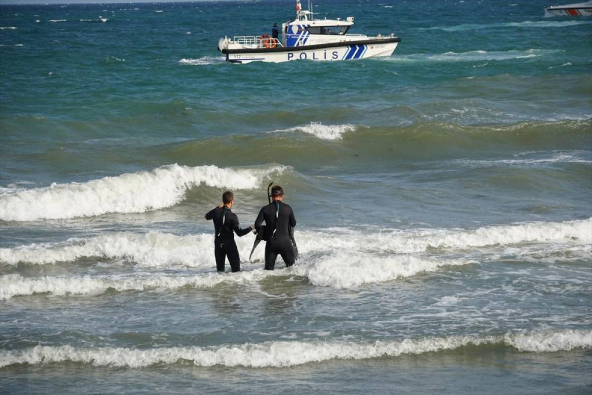 Tekirdağ'da boğulma tehlikesi geçiren genç kurtarıldı, arkadaşı aranıyor