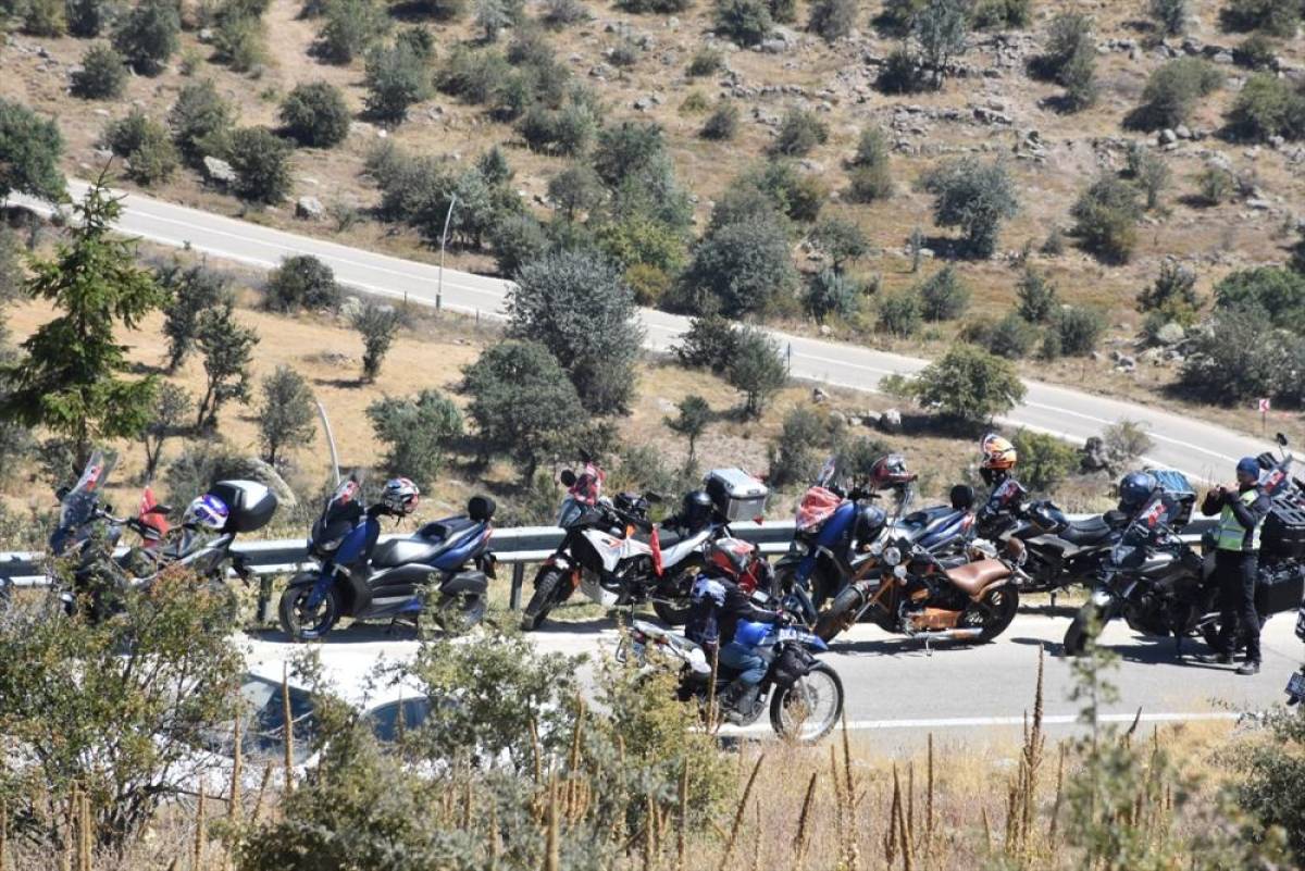 Afyonkarahisar'da bin motosiklet gönüllüsü 