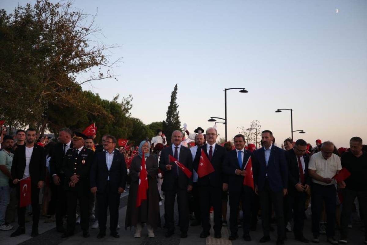 Çanakkale Kültür Yolu Festivali kapsamında kortej yürüyüşü yapıldı