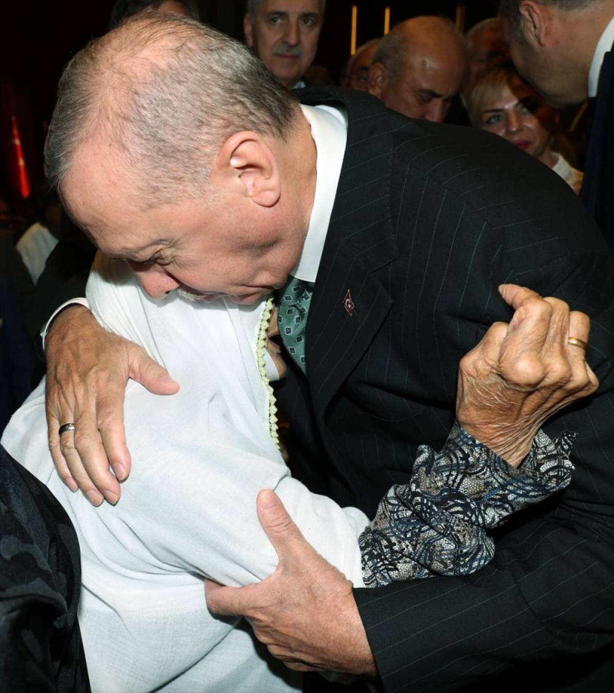 Cumhurbaşkanı Erdoğan, 92 yaşındaki Erzurumlu Şefika Taş ile görüştü