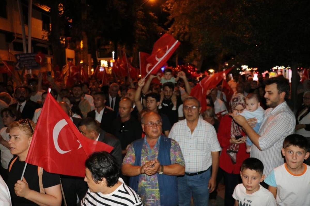 Amasya’da 30 Ağustos Zafer Bayramı dolayısıyla fener alayı düzenlendi